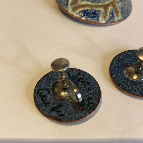 Vintage R. Perrier enamel  brooch and earrings set - Picture 6 of 9